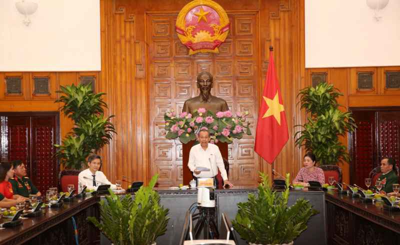 Phó Thủ tướng Thường trực tiếp đoàn người có công tỉnh Nghệ An