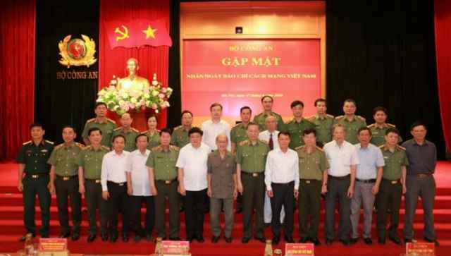 Xứng đáng là những chiến sỹ cách mạng tiên phong trên mặt trận tư tưởng - văn hóa