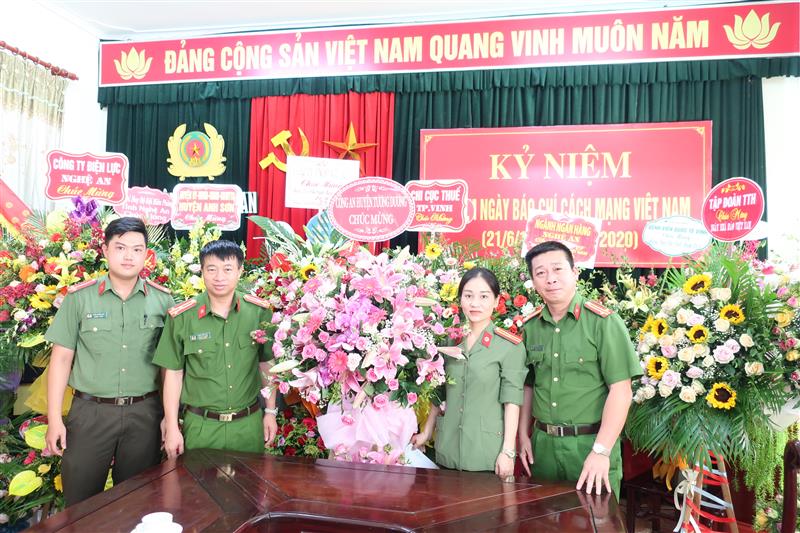 Công an huyện Tương Dương chúc mừng