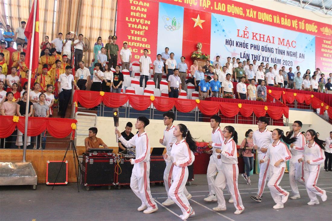 Lễ rước ngọn lửa Phù Đổng