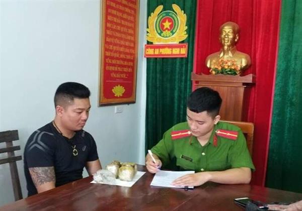 Tiếp nhận vật liệu nổ do người dân giao nộp