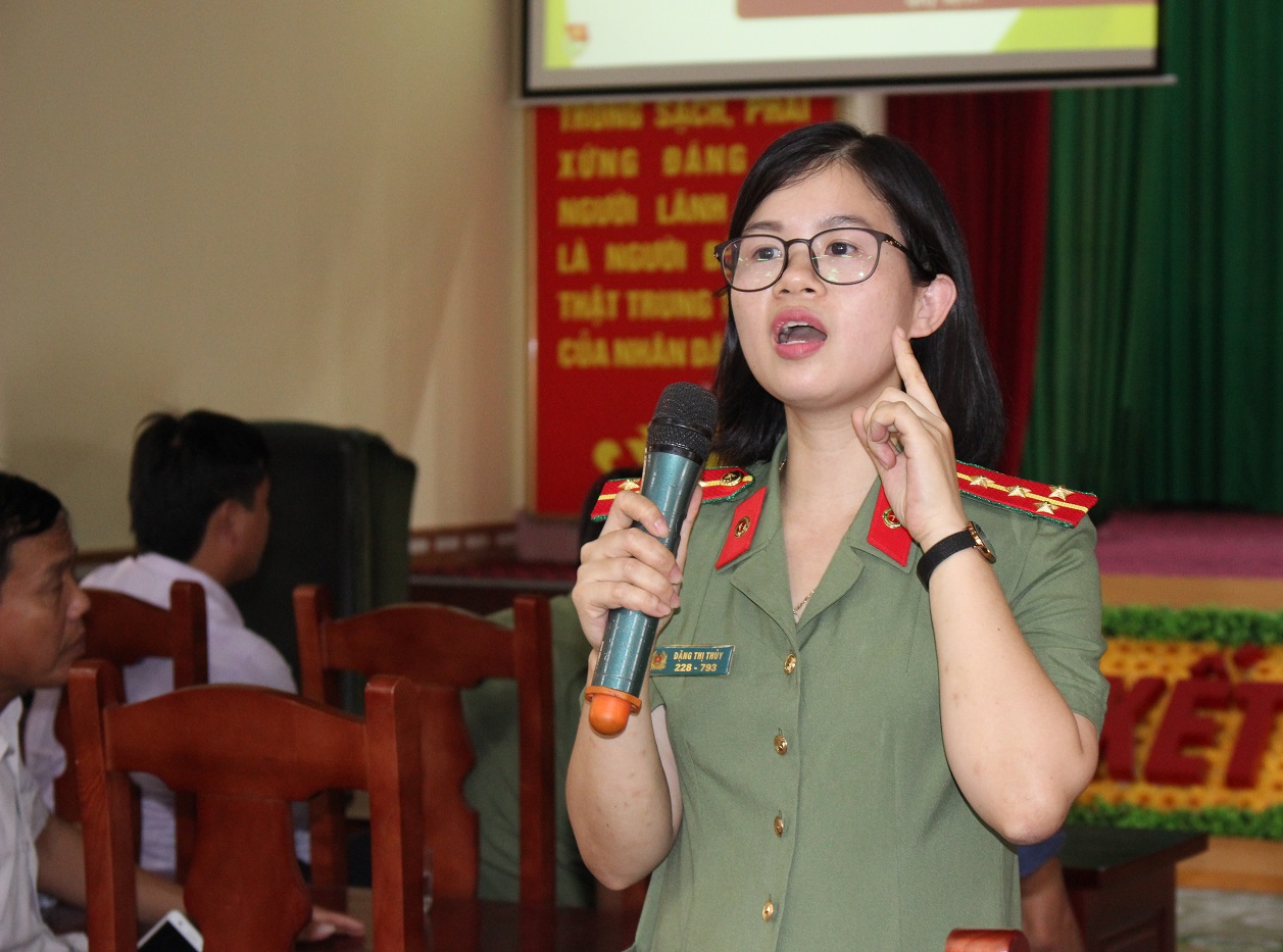 Báo cáo viên đã cung cấp cho các em nhiều kiến thức bổ ích                                                liên quan tới phòng, chống ma túy