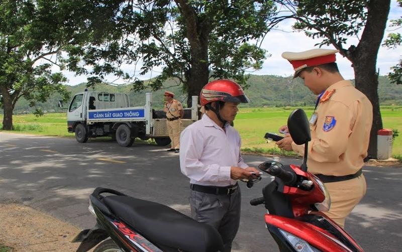 Chuyển biến tích cực từ việc ra quân tổng kiểm soát phương tiện giao thông