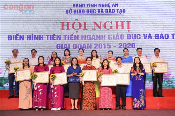 Ngành Giáo dục Nghệ An tôn vinh 153 cá nhân, tập thể điển hình tiên tiến