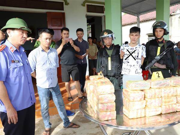 Bắt kẻ cầm đầu đường dây vận chuyển thuê 31kg ma túy đá