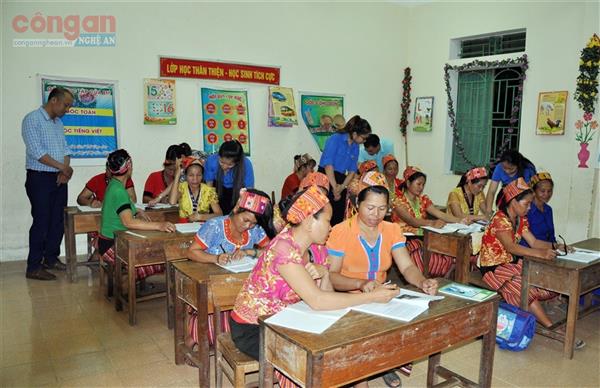 Mang chữ đến với phụ nữ vùng cao