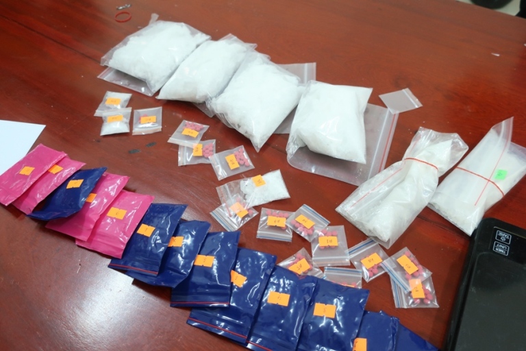 Tang vật 1,5kg ma túy dạng đá và hơn 3000 viên ma túy tổng hợp