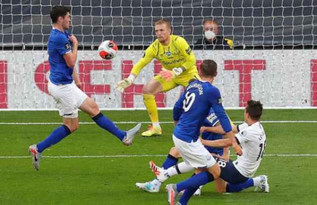 Kane và Son vô duyên, Tottenham vẫn bỏ túi 3 điểm