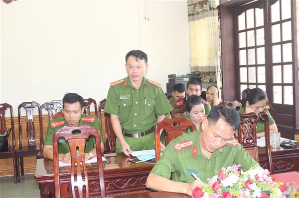 Đối thoại giữa đồng chí Trưởng phòng với CBCS về công tác CCHC
