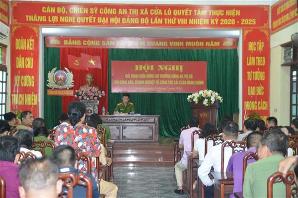 Công an thị xã Cửa Lò đối thoại CCHC giữa Lãnh đạo và người dân, doanh nghiệp