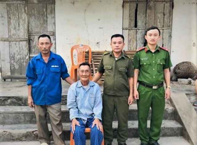 Công an xã Nam Thành đưa cụ già bị lạc trở về nhà an toàn