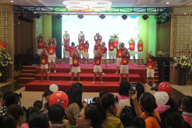 Văn nghệ chào mừng 