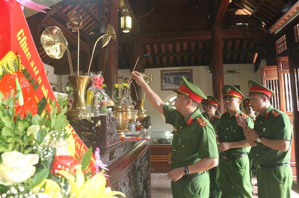 Nhiều hoạt động kỷ niệm 75 năm ngày truyền thống CAND