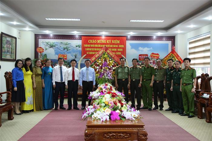 Tỉnh ủy, HĐND, UBND, UBMTTQ tỉnh: Chúc mừng Công an Nghệ An nhân dịp 75 năm Ngày truyền thống CAND