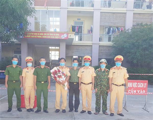Ấm áp nghĩa tình với tuyến đầu chống dịch