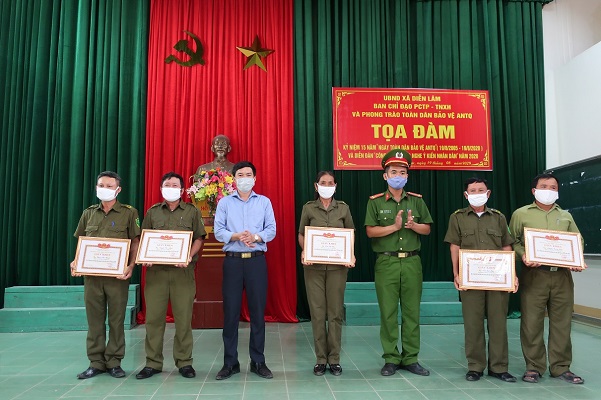 Tọa đàm kỷ niệm 15 năm Ngày toàn dân Bảo vệ an ninh Tổ quốc