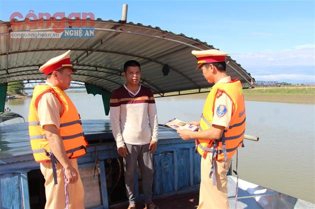 Hiệu quả từ phong trào 'Văn hóa giao thông với bình yên sông nước'