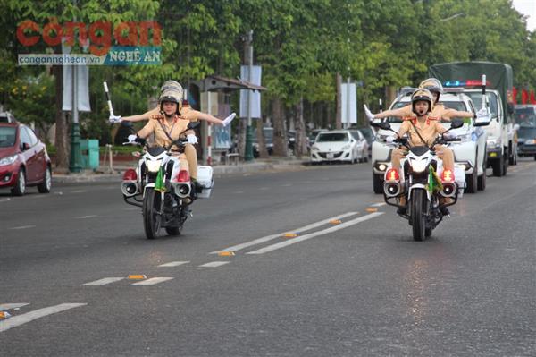 Tô đẹp hình ảnh nữ chiến sĩ Cảnh sát giao thông