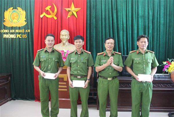 Phòng Cảnh sát Môi trường: Trao thưởng cho 2 Ban chuyên án 618Đ và 419Đ