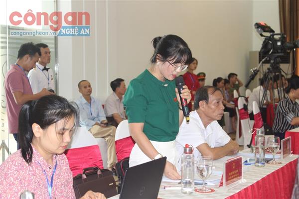 Lắng nghe phản biện