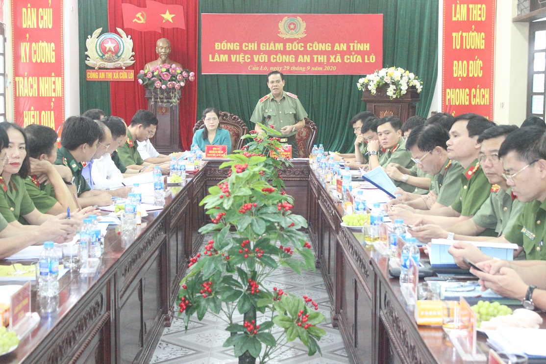 Đồng chí Thiếu tướng Võ Trọng Hải, Giám đốc Công an tỉnh làm việc với Công an TX Cửa Lò