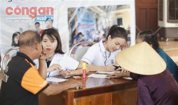 Hỗ trợ đóng bảo hiểm y tế cho người thuộc hộ cận nghèo: Góp phần đảm bảo an sinh xã hội