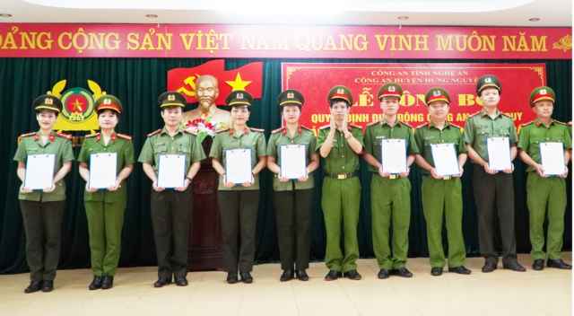 Công bố Quyết định điều động Công an chính quy đảm nhiệm chức danh Công an xã, thị trấn