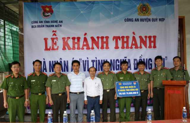 Khánh thành và bàn giao nhà tình nghĩa cho cán bộ có hoàn cảnh khó khăn