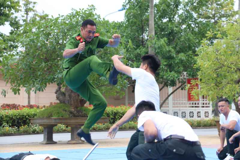 Đội tuyển Bắn súng, võ thuật Công an Nghệ An báo cáo kết quả luyện tập