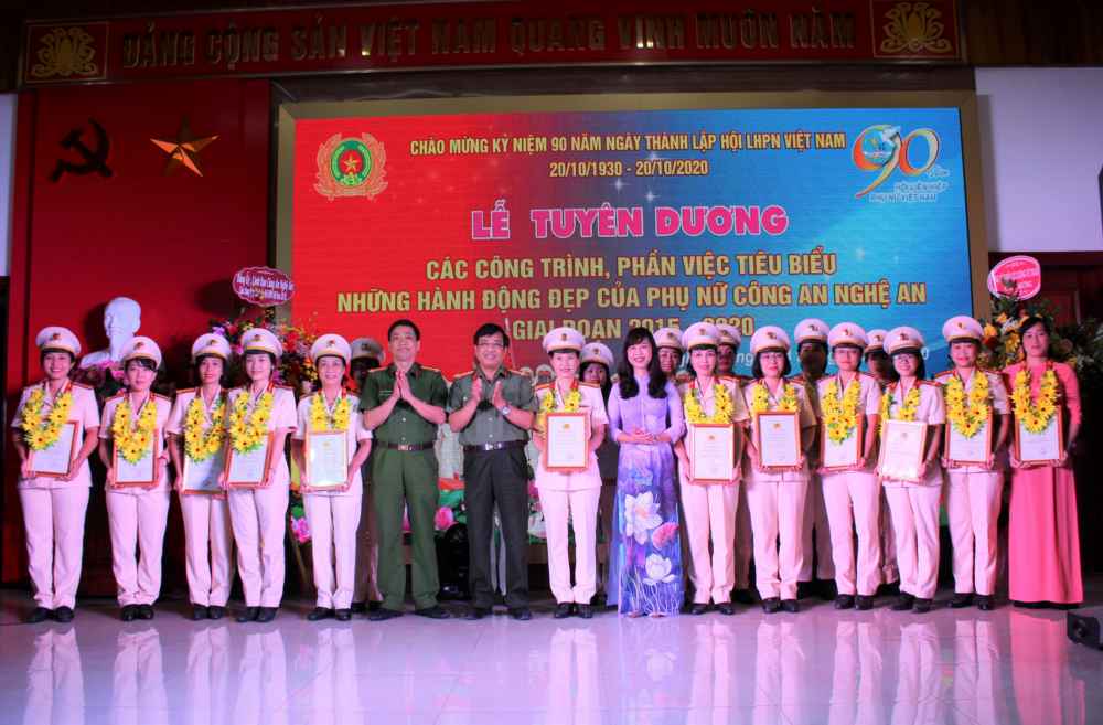 Tuyên dương công trình, phần việc tiêu biểu và những hành động đẹp của Phụ nữ Công an Nghệ An