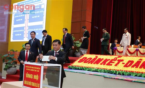 Đồng lòng vì miền Trung ruột thịt