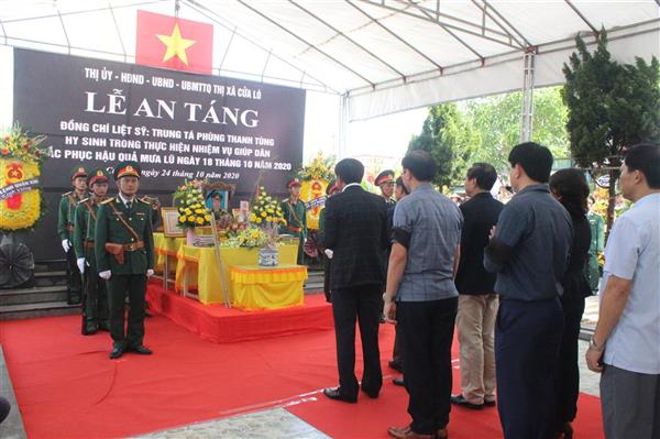 Trang trọng Lễ an táng Liệt sỹ, Trung tá Phùng Thanh Tùng