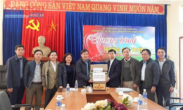 Lan tỏa chương trình 'Phòng giúp phòng, trường giúp trường'