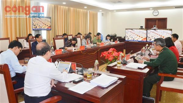 Tích cực thảo luận, đóng góp nhiều ý kiến quan trọng