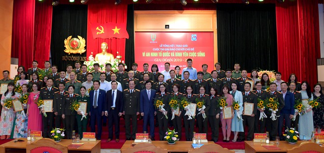 Báo Công an Nghệ An đạt giải Ba cuộc thi Giải báo chí 'Vì an ninh Tổ quốc và bình yên cuộc sống'