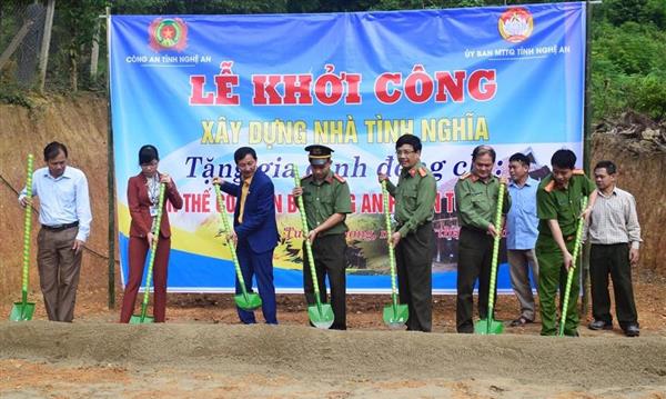 Khởi công xây dựng nhà tình nghĩa cho cán bộ Công an huyện Tương Dương