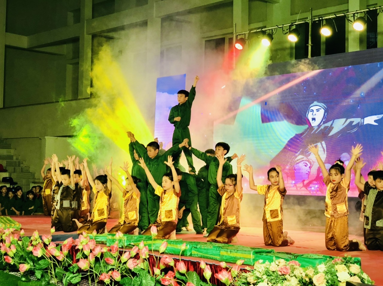 Lòng biết ơn đối với lực lượng vũ trang giúp dân trong phòng chống bão lũ 