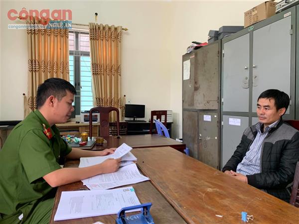 Bắt đối tượng cho vay nặng lãi với lãi suất lên đến 182%/năm ở Kỳ Sơn