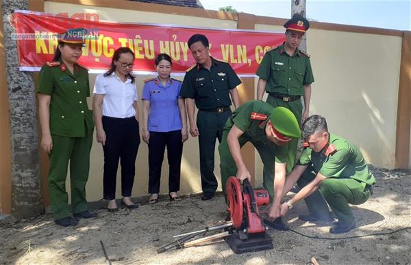 Đẩy mạnh công tác thu hồi vũ khí, vật liệu nổ, công cụ hỗ trợ