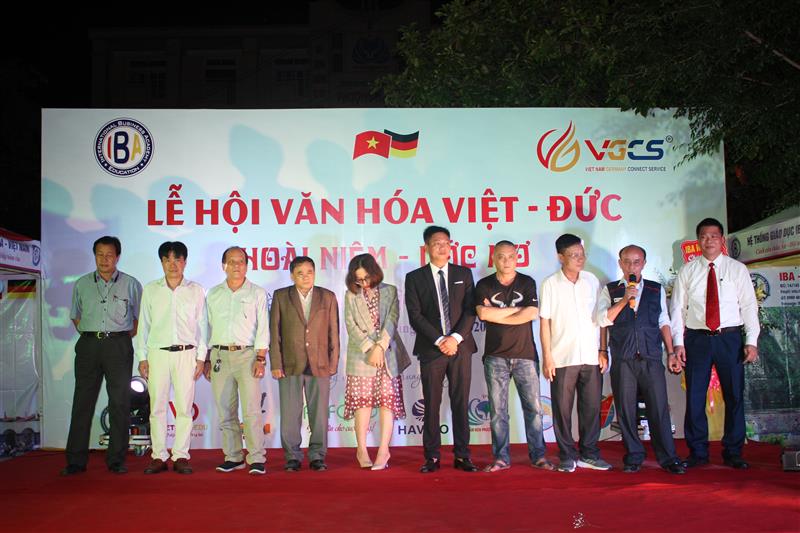 Giao lưu với các thầy, cô và những người từng học tập, làm ăn sinh sống tại CHLB Đức