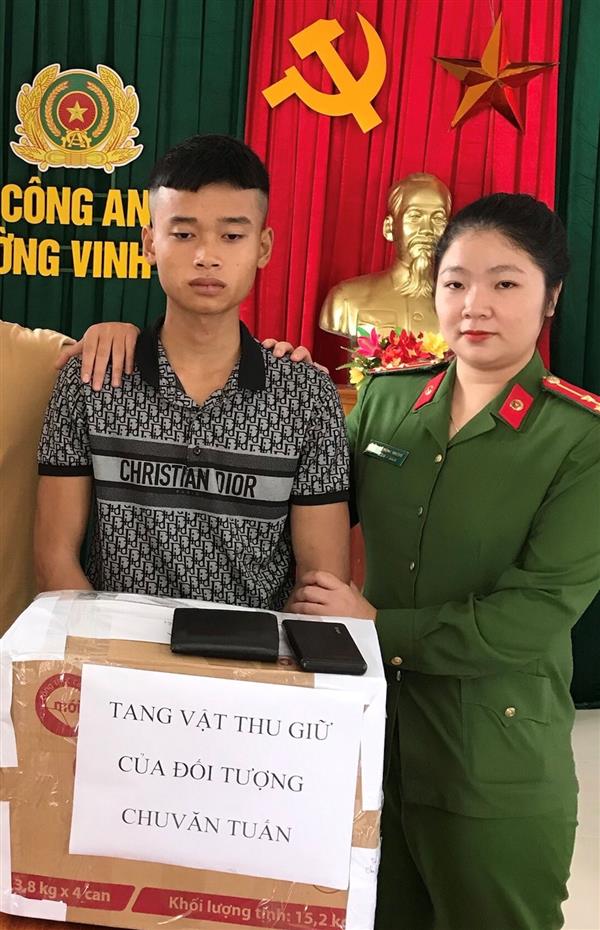 Bắt quả tang nam thanh niên mang 10 kg pháo nổ