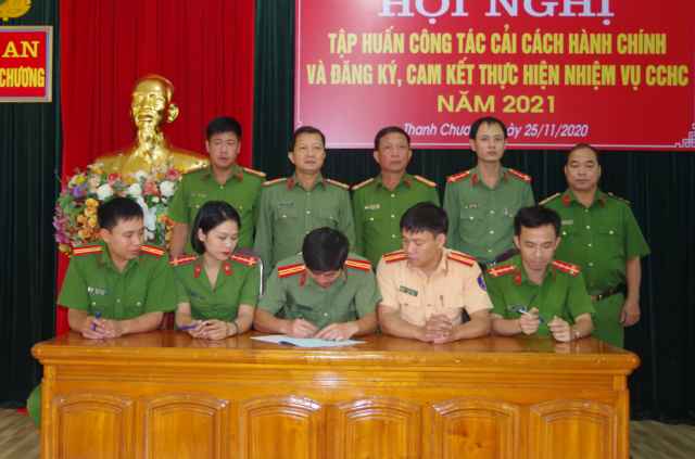 Tập huấn công tác CCHC và ký cam kết thực hiện nhiệm vụ CCHC năm 2021