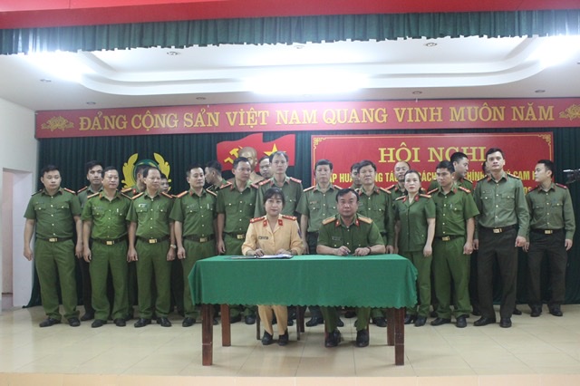 Tập huấn công tác CCHC và ký cam kết thực hiện nhiệm vụ CCHC năm 2021