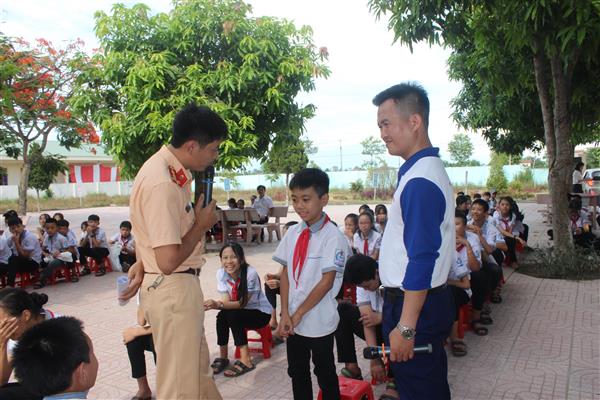 Tuyên truyền - 'chìa khóa vàng' đảm bảo an toàn giao thông