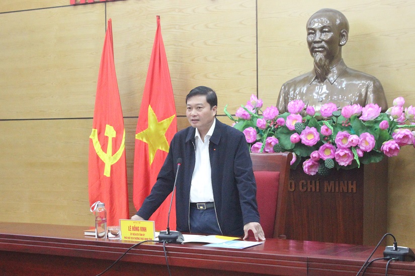 Đồng chí Lê Hồng Vinh, Ủy viên BTV Tỉnh ủy, Phó Chủ tịch Thường trực UBND tỉnh phát biểu tại Hội nghị
