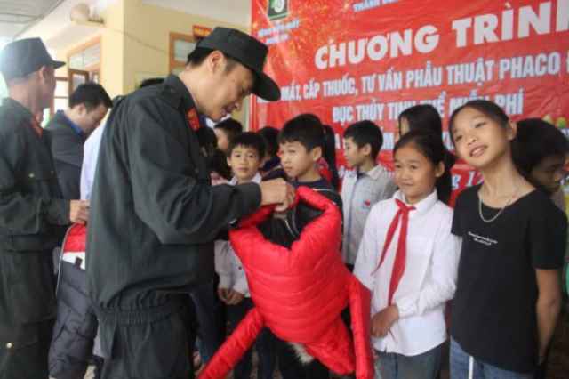 Chia sẻ hơi ấm đến đồng bào vùng cao