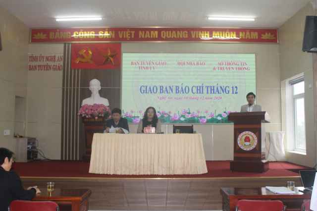 Giao ban báo chí tháng 12