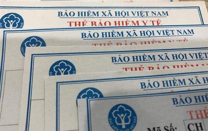 Đã mua BHYT tại phường, nay làm việc tại Công ty có đóng BHXH thì có được hoàn lại số tiền BHYT đã đóng ko?