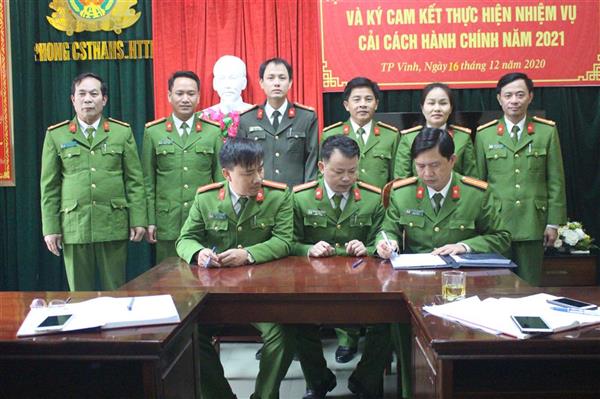 Tập huấn CCHC và ký cam kết nhiệm vụ CCHC năm 2021
