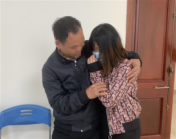 Giây phút đoàn tụ của bố con Cụt Thị Xeo